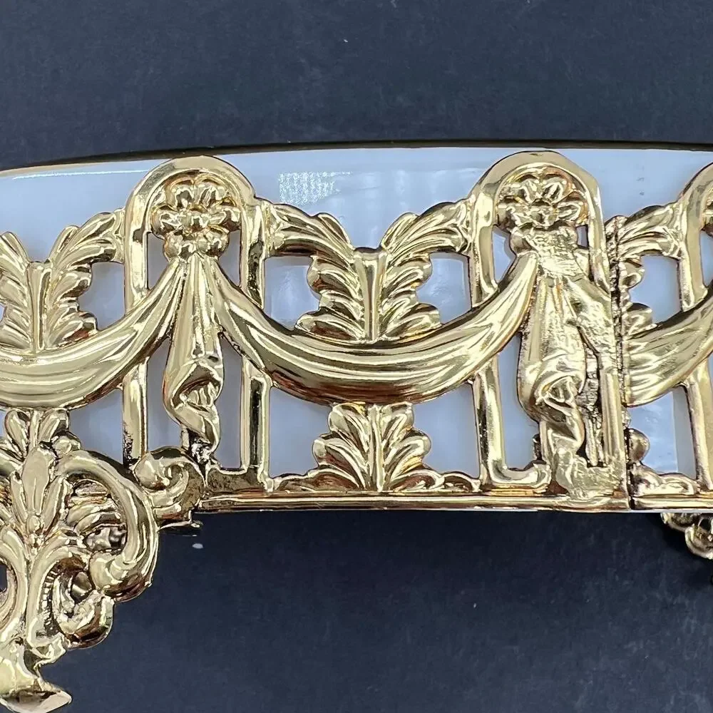 Vintage Stylebuilt Gold French Drape Porcelain Tassel Soap Dish